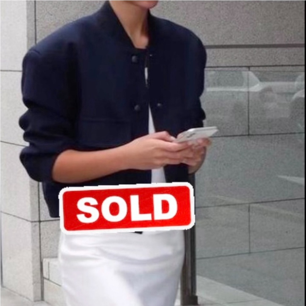 SOLD - NWT - SOLD OUT - ZARA - CROP MAXI BOMBER JACKET WITH POCKETS BLACK